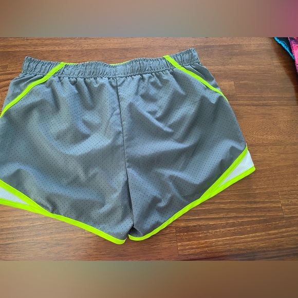 Womens Xersion shorts, size medium - Picture 2 of 6